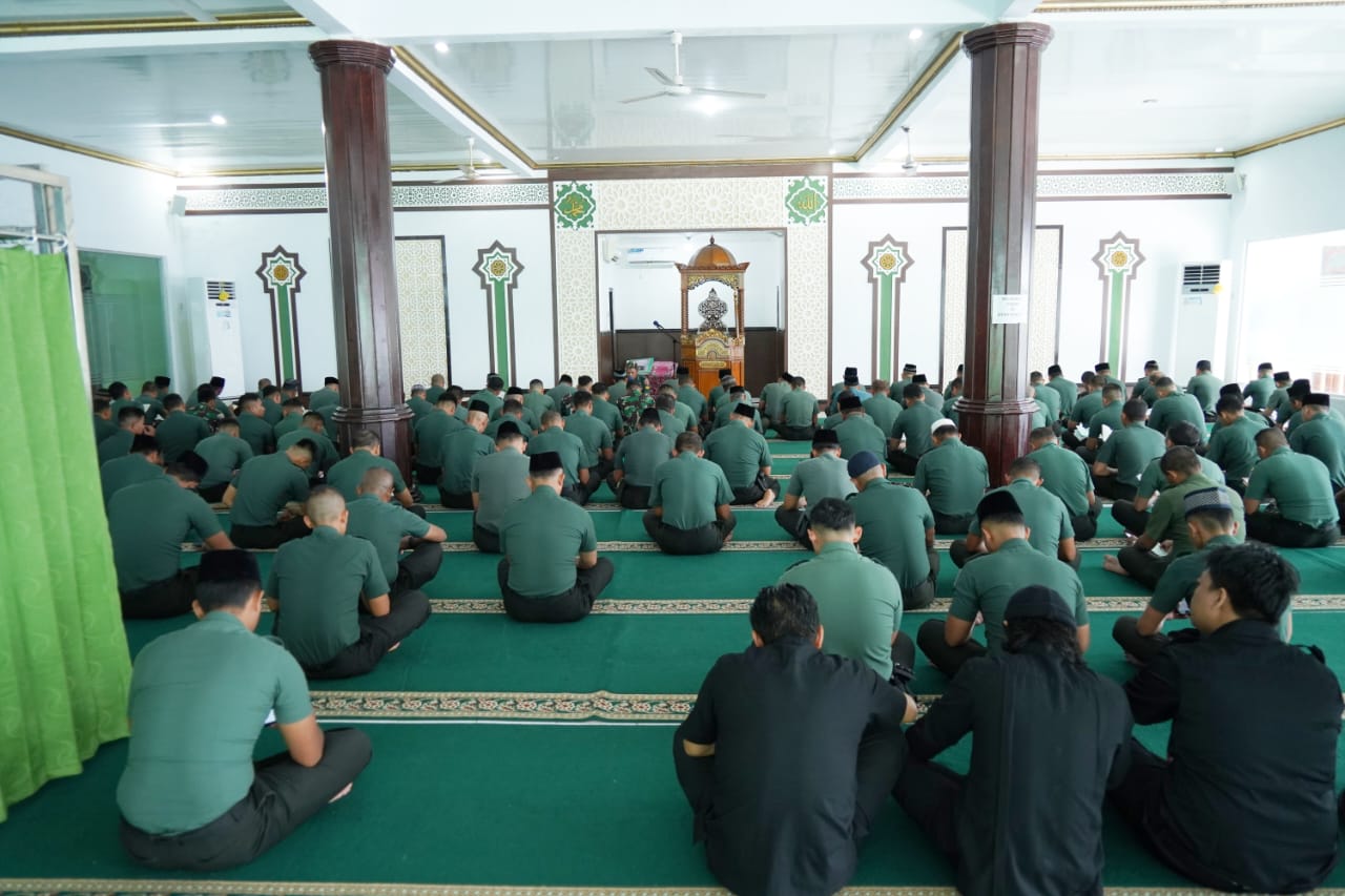 Diawal Bulan Prajurit Kodam Pattimura Panjatkan Doa Bersama
