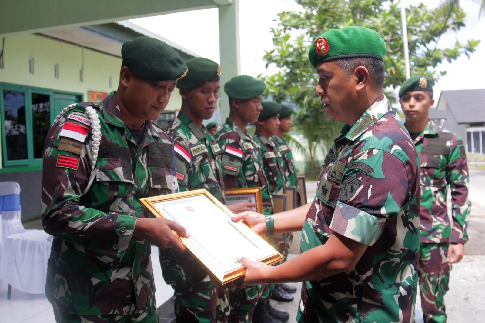 Pangdam Pattimura Beri Penghargaan dan Dukungan Moril Kepada Personel Satgas