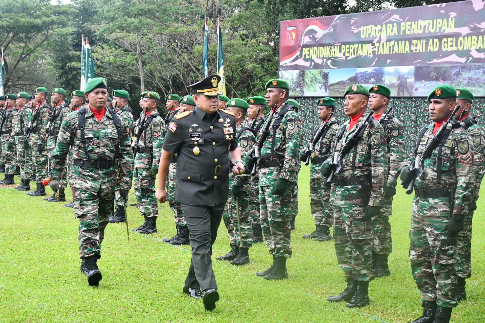 Kunker Perdana di Rindam XVI/Pattimura, Pangdam Lantik 50 Orang Prajurit Tamtama
